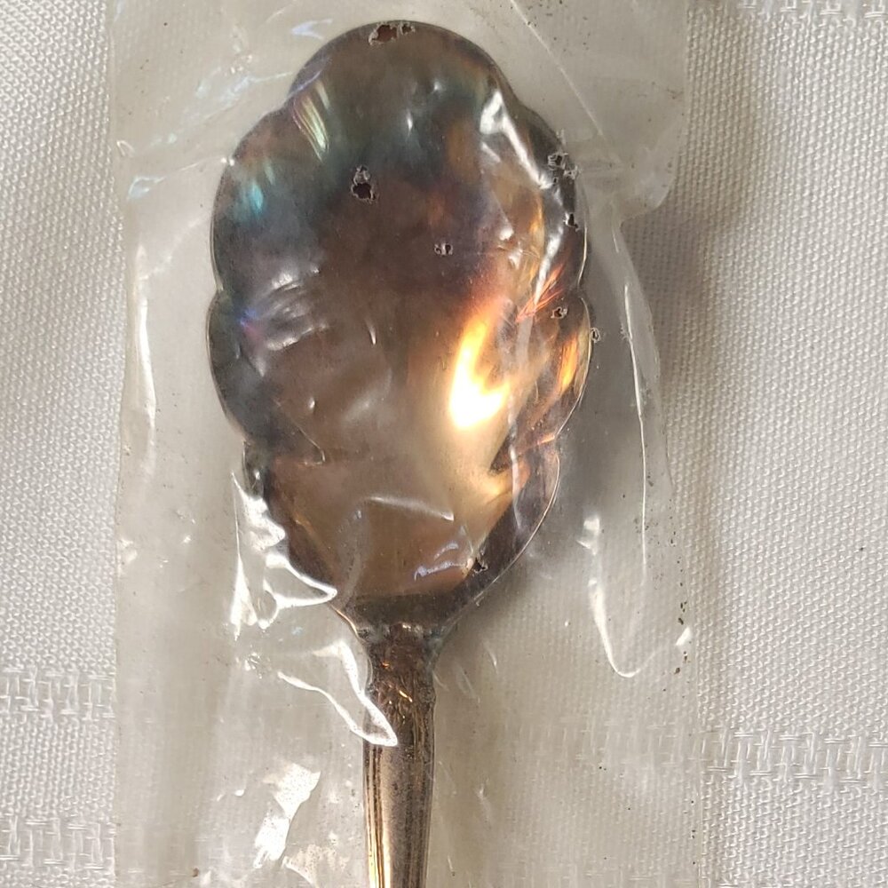 Unopened International Deepsilver ORLEANS SilverPlate 1964 Scalloped Sugar Spoon